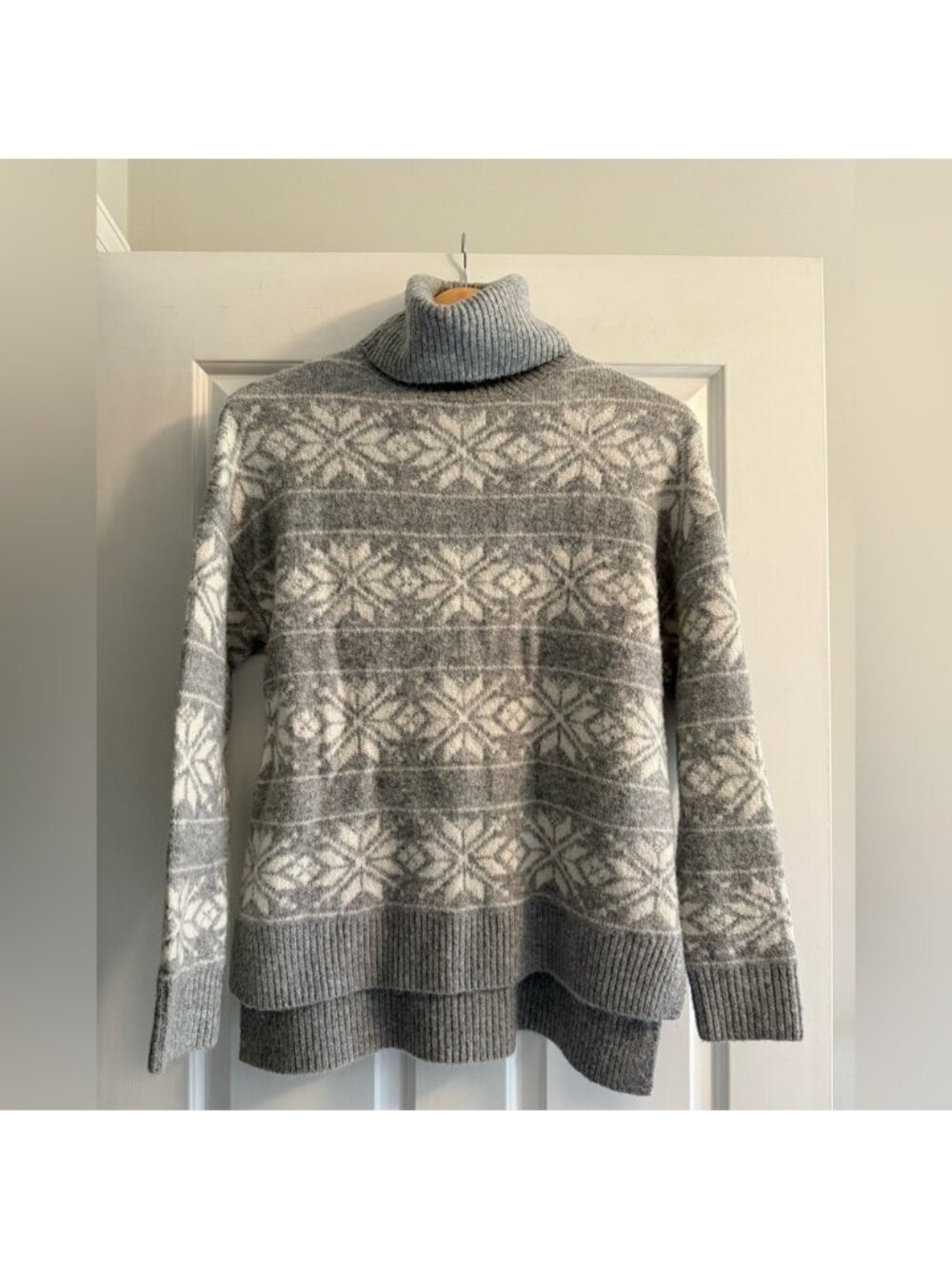 Cupcakes and Cashmere Grey and White Snowflake Turtleneck Sweater Size S